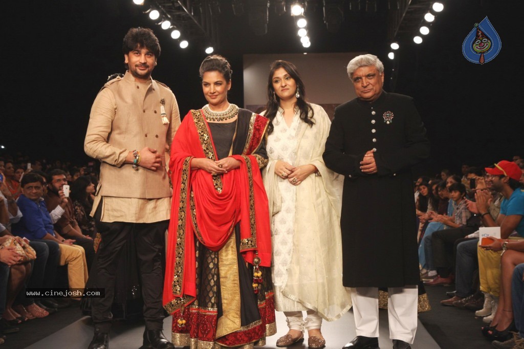 Celebs Walks the Ramp at IIJW 2013 Day 3 - 42 / 132 photos