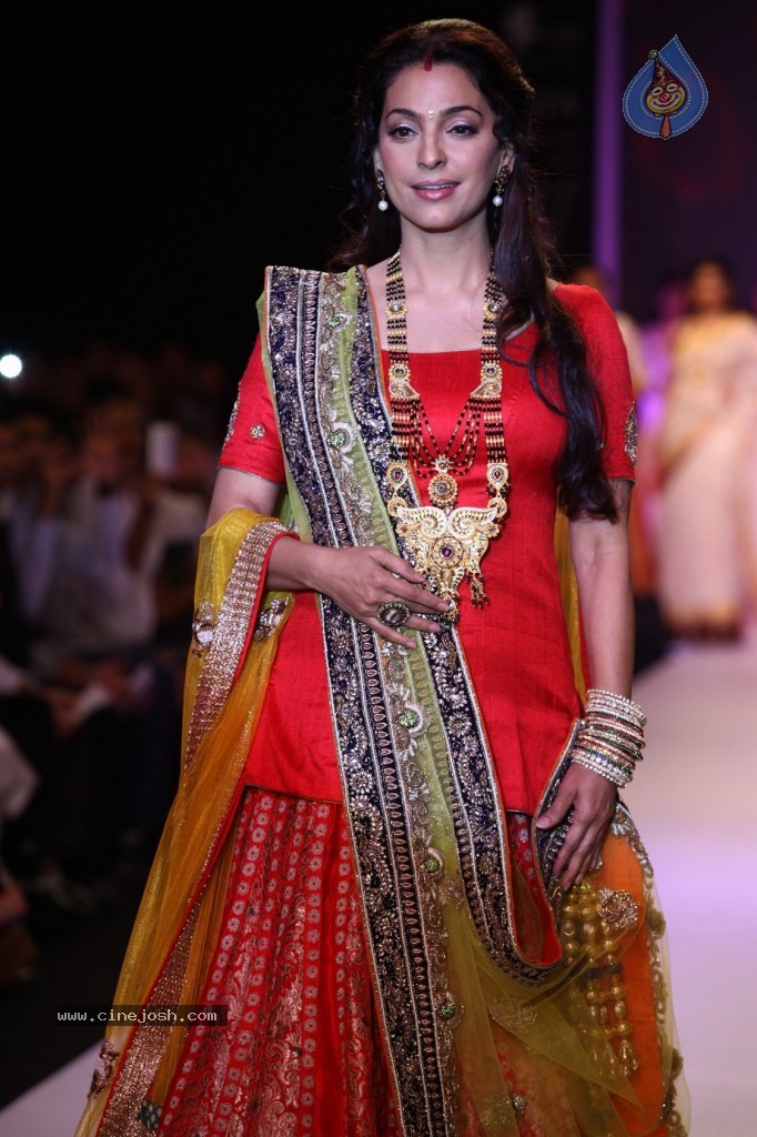 Celebs Walks the Ramp at IIJW 2013 Day 3 - 61 / 132 photos