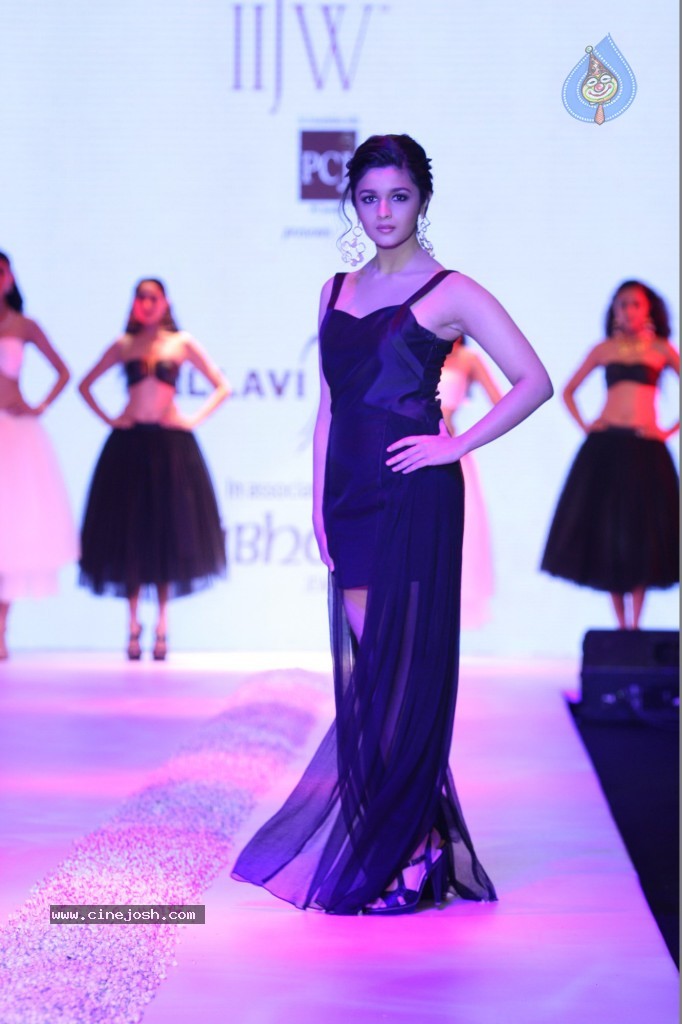 Celebs Walks the Ramp at IIJW 2013 Day 3 - 64 / 132 photos