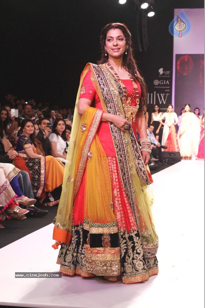 Celebs Walks the Ramp at IIJW 2013 Day 3 - 94 / 132 photos