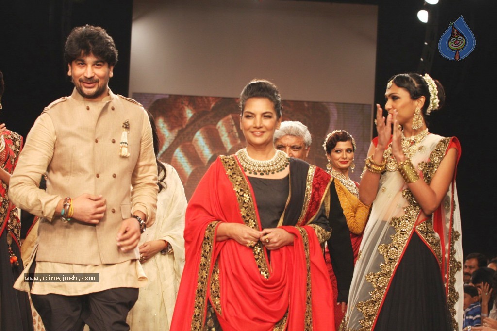 Celebs Walks the Ramp at IIJW 2013 Day 3 - 95 / 132 photos