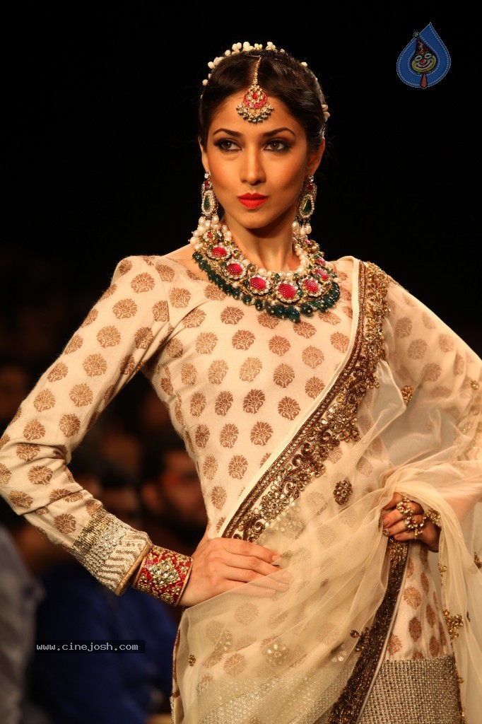 Celebs Walks the Ramp at IIJW 2013 Day 3 - 99 / 132 photos