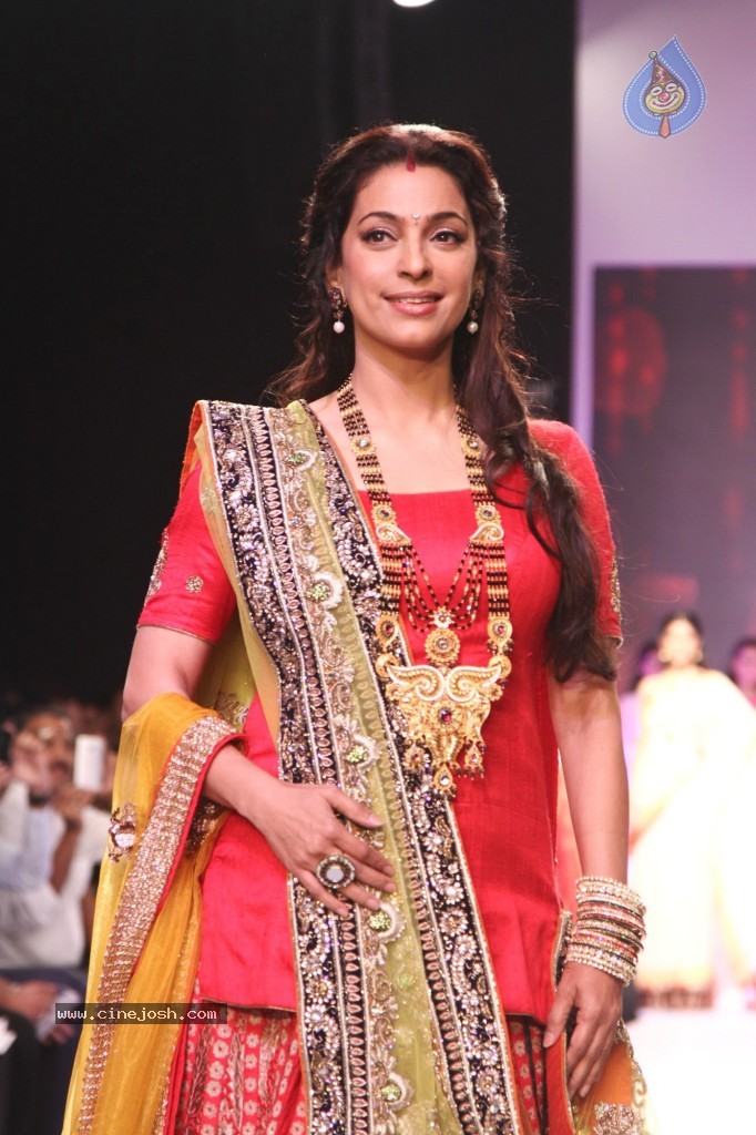 Celebs Walks the Ramp at IIJW 2013 Day 3 - 114 / 132 photos