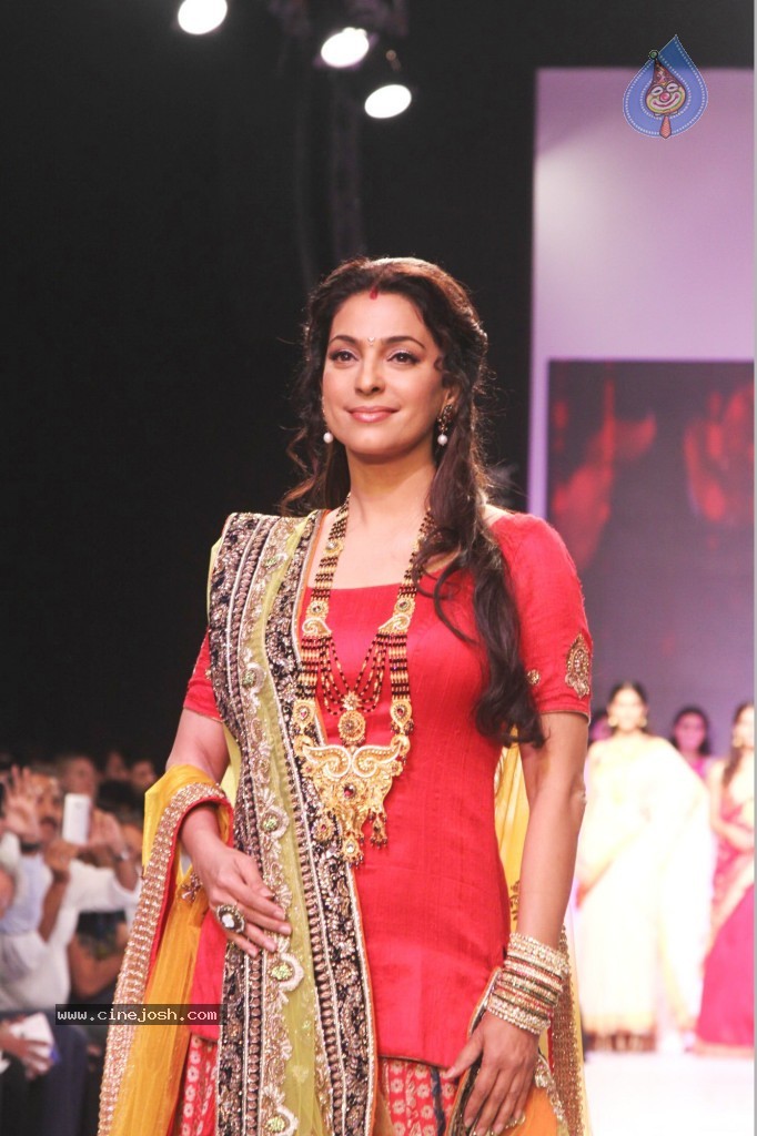 Celebs Walks the Ramp at IIJW 2013 Day 3 - 119 / 132 photos