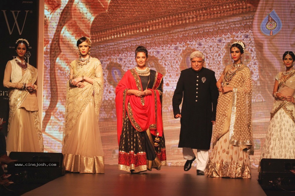 Celebs Walks the Ramp at IIJW 2013 Day 3 - 127 / 132 photos