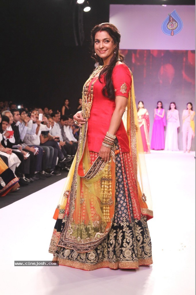 Celebs Walks the Ramp at IIJW 2013 Day 3 - 131 / 132 photos