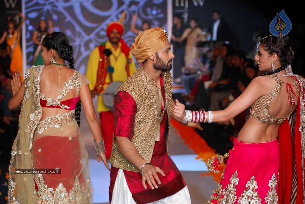 Celebs Walks the Ramp at IIJW 2014 Set 1 - 1 / 235 photos