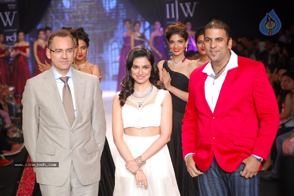 Celebs Walks the Ramp at IIJW 2014 Set 1 - 59 / 235 photos
