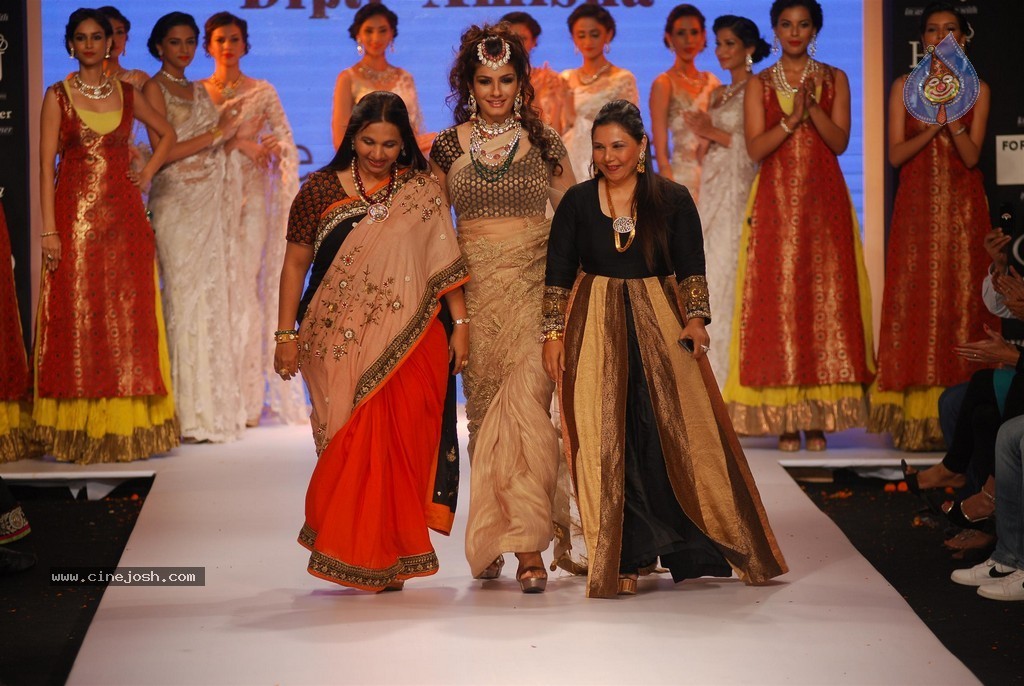 Celebs Walks the Ramp at IIJW 2014 Set 1 - 63 / 235 photos