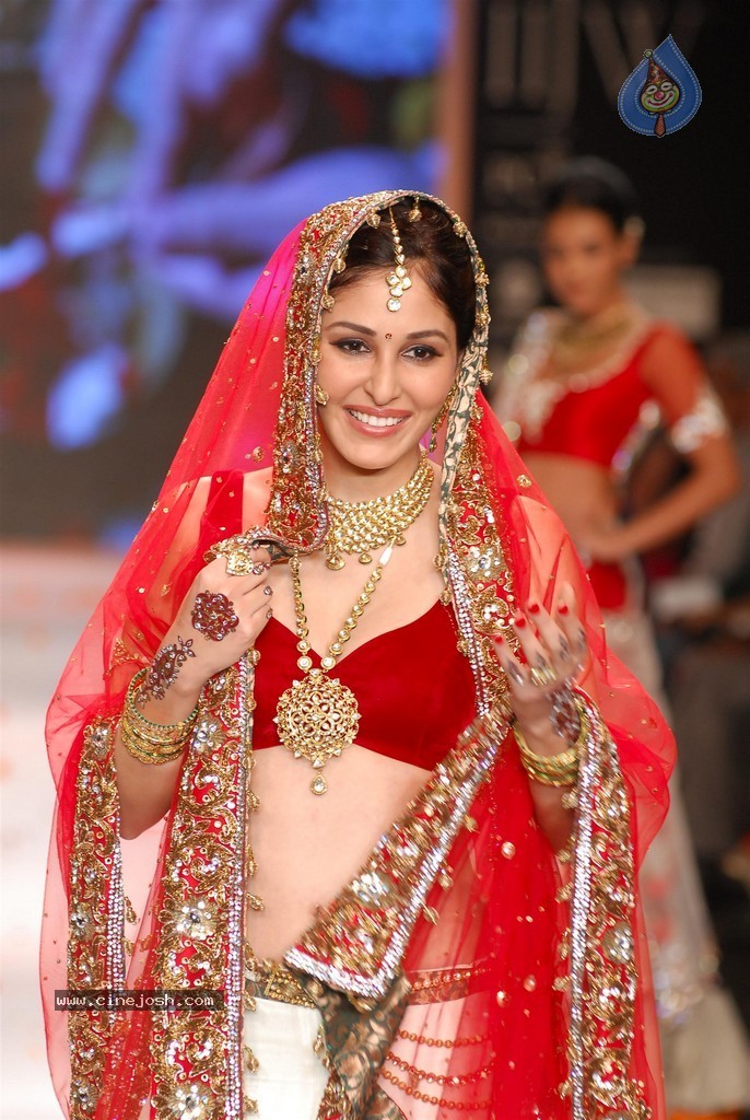 Celebs Walks the Ramp at IIJW 2014 Set 1 - 73 / 235 photos