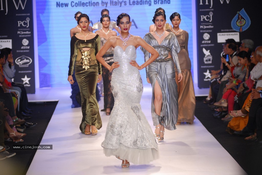 Celebs Walks the Ramp at IIJW 2014 Set 1 - 91 / 235 photos