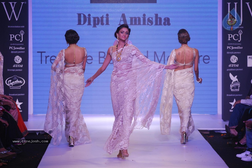 Celebs Walks the Ramp at IIJW 2014 Set 1 - 100 / 235 photos
