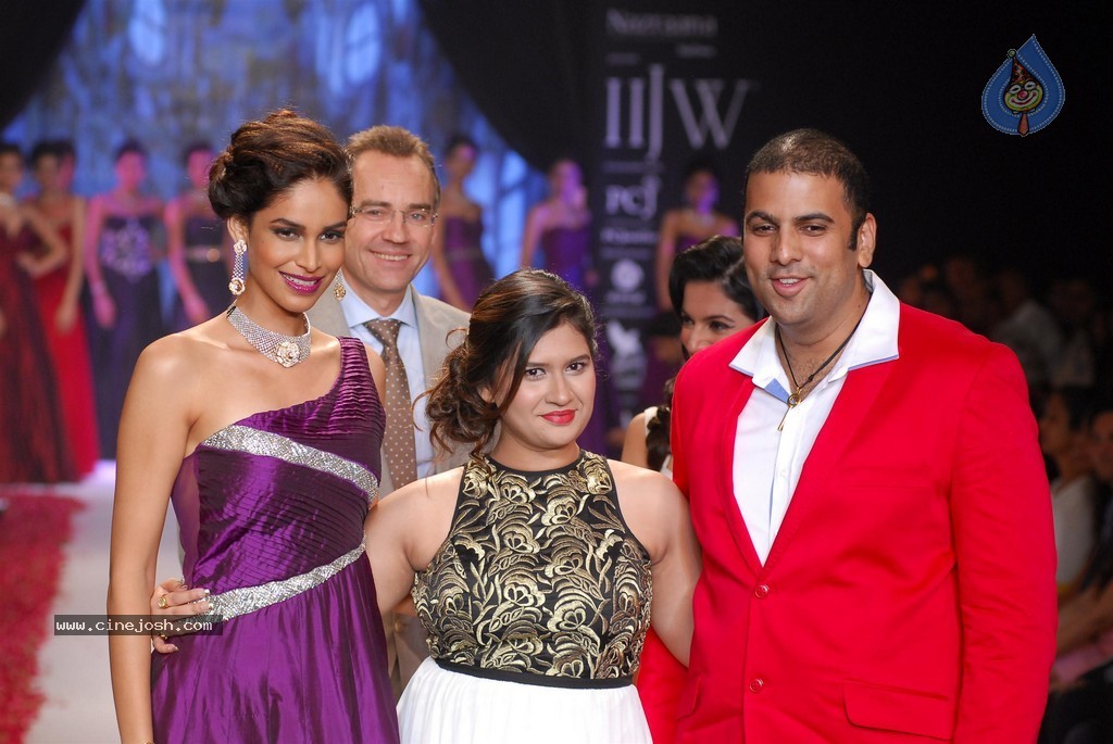 Celebs Walks the Ramp at IIJW 2014 Set 1 - 144 / 235 photos