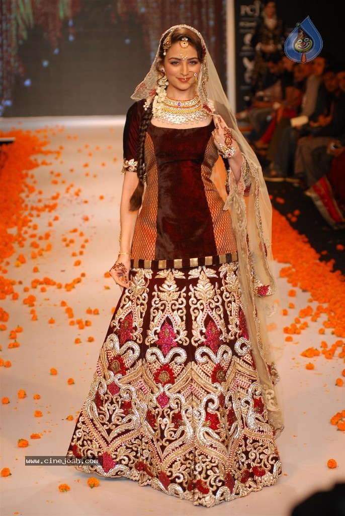 Celebs Walks the Ramp at IIJW 2014 Set 1 - 157 / 235 photos