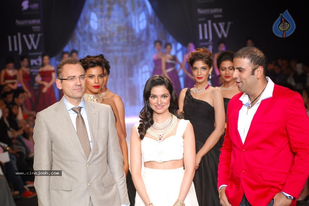 Celebs Walks the Ramp at IIJW 2014 Set 1 - 220 / 235 photos