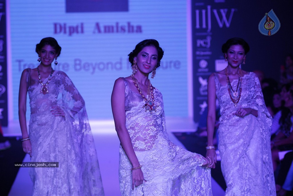 Celebs Walks the Ramp at IIJW 2014 Set 1 - 221 / 235 photos