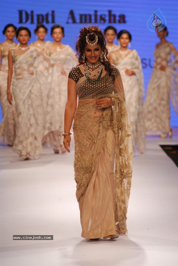 Celebs Walks the Ramp at IIJW 2014 Set 2 - 117 / 235 photos