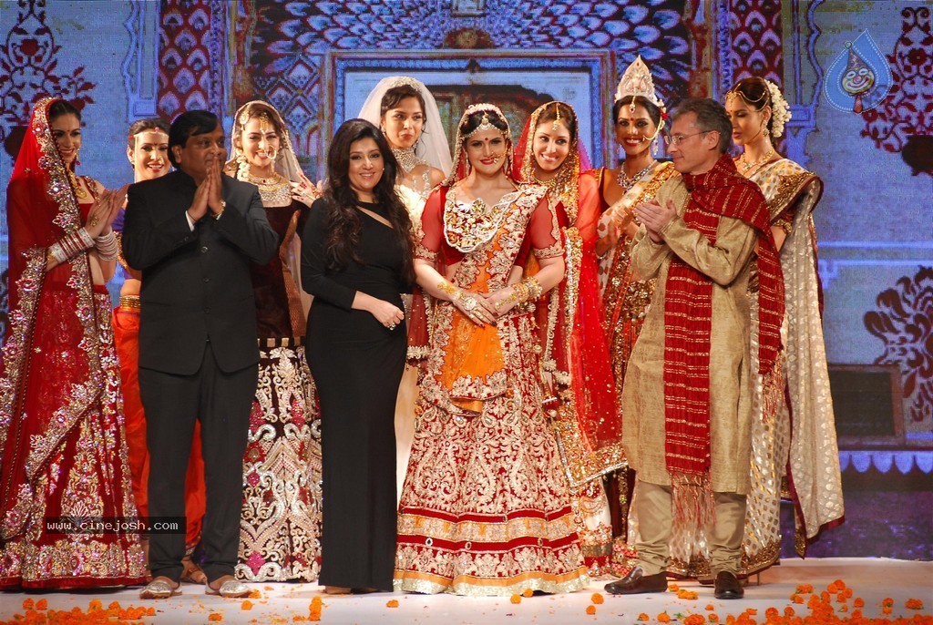 Celebs Walks the Ramp at IIJW 2014 Set 2 - 132 / 235 photos