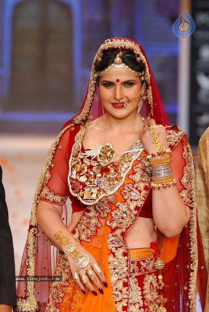 Celebs Walks the Ramp at IIJW 2014 Set 2 - 133 / 235 photos