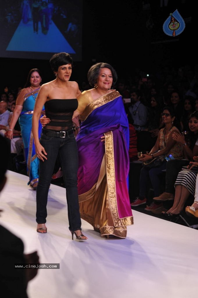 Celebs Walks the Ramp at LFW 2014 Day 2 - 1 / 113 photos