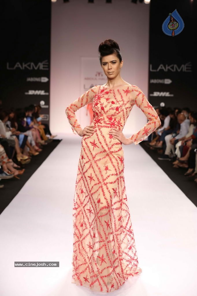 Celebs Walks the Ramp at LFW 2014 Day 2 - 5 / 113 photos