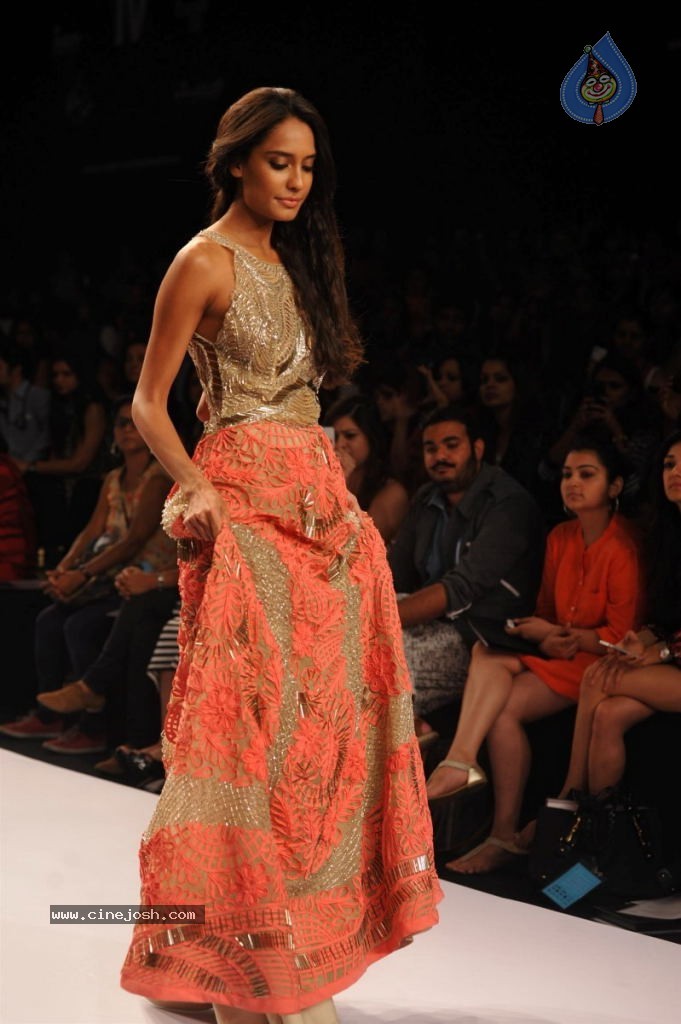 Celebs Walks the Ramp at LFW 2014 Day 2 - 13 / 113 photos