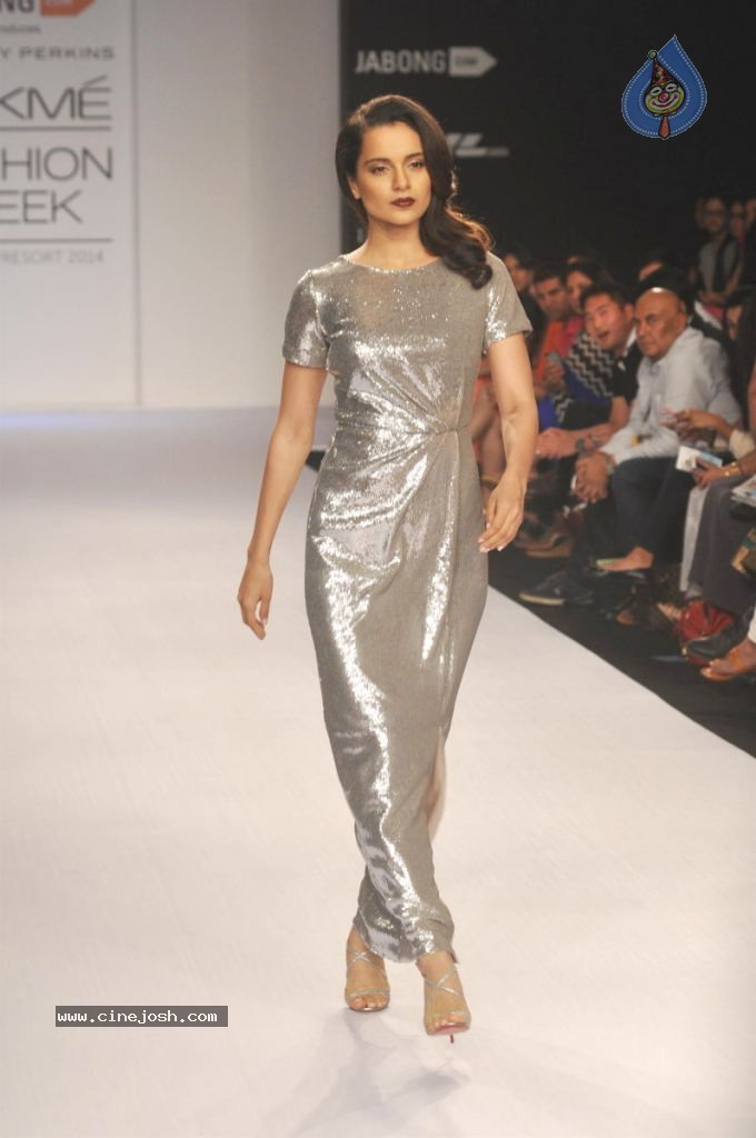 Celebs Walks the Ramp at LFW 2014 Day 2 - 14 / 113 photos