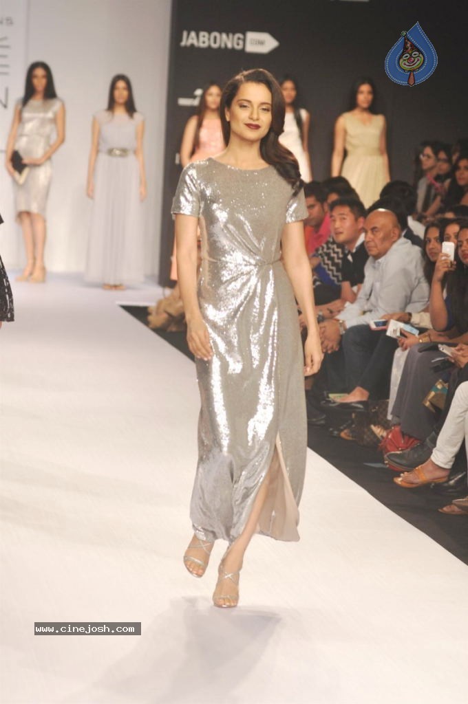Celebs Walks the Ramp at LFW 2014 Day 2 - 15 / 113 photos