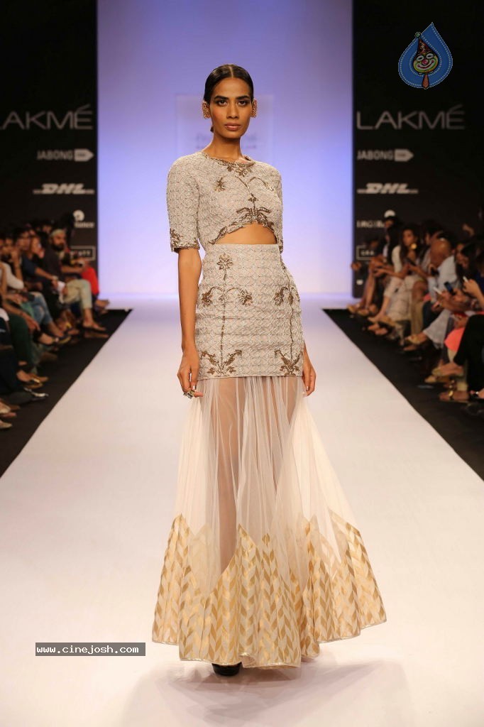 Celebs Walks the Ramp at LFW 2014 Day 2 - 16 / 113 photos