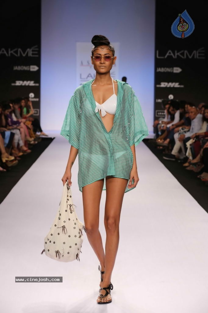 Celebs Walks the Ramp at LFW 2014 Day 2 - 25 / 113 photos