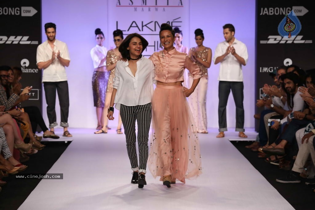 Celebs Walks the Ramp at LFW 2014 Day 2 - 36 / 113 photos