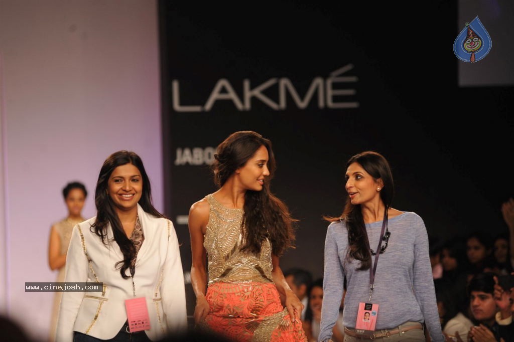 Celebs Walks the Ramp at LFW 2014 Day 2 - 65 / 113 photos