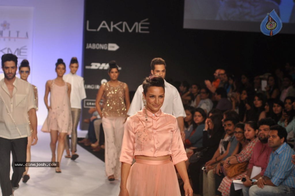 Celebs Walks the Ramp at LFW 2014 Day 2 - 68 / 113 photos