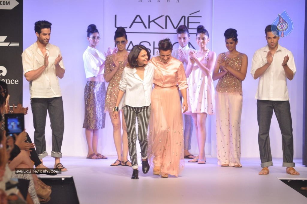 Celebs Walks the Ramp at LFW 2014 Day 2 - 69 / 113 photos