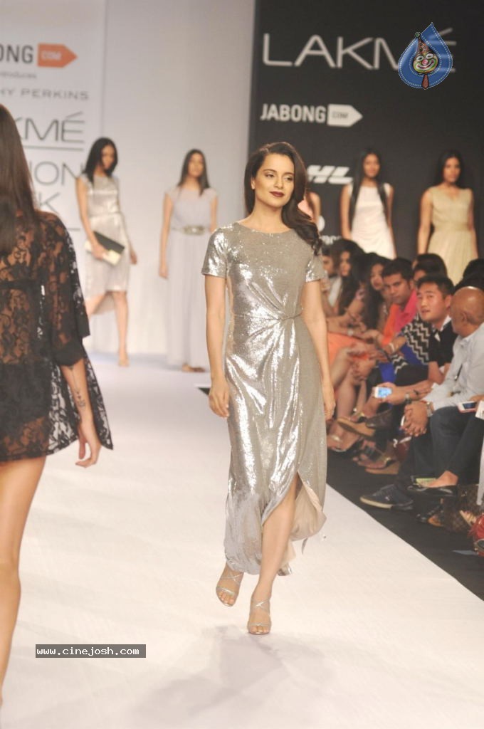 Celebs Walks the Ramp at LFW 2014 Day 2 - 77 / 113 photos