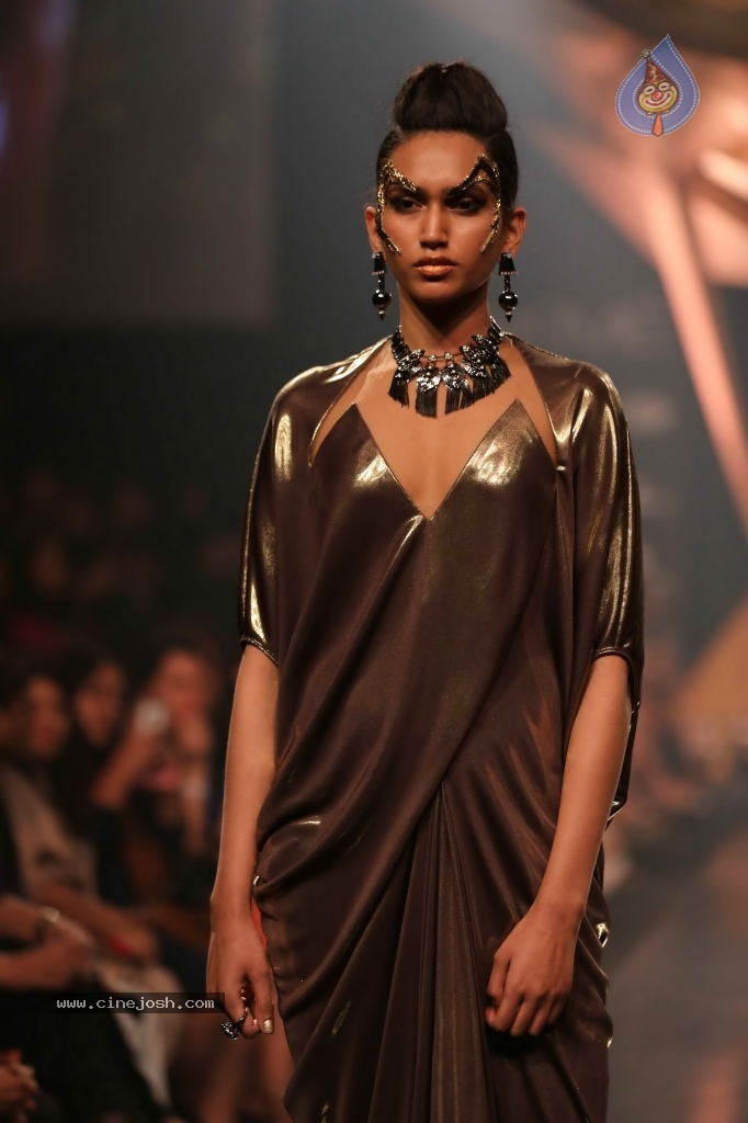 Celebs Walks the Ramp at LFW 2014 Day 2 - 79 / 113 photos
