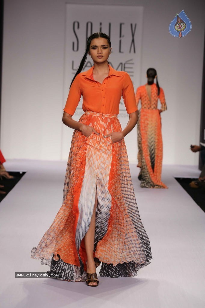 Celebs Walks the Ramp at LFW 2014 Day 2 - 86 / 113 photos