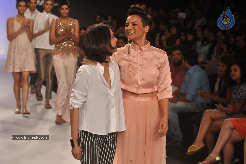Celebs Walks the Ramp at LFW 2014 Day 2 - 111 / 113 photos