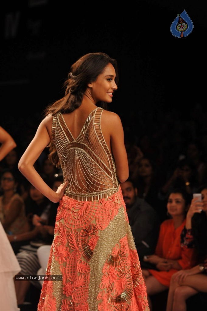 Celebs Walks the Ramp at LFW 2014 Day 2 - 113 / 113 photos