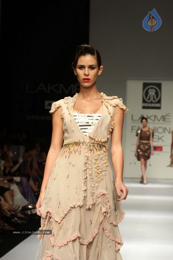 Celebs Walks the Ramp at LFW Summer Resort 2013 - 17 / 186 photos