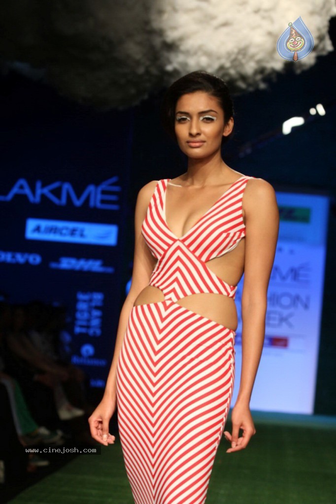 Celebs Walks the Ramp at LFW Summer Resort 2013 - 18 / 186 photos