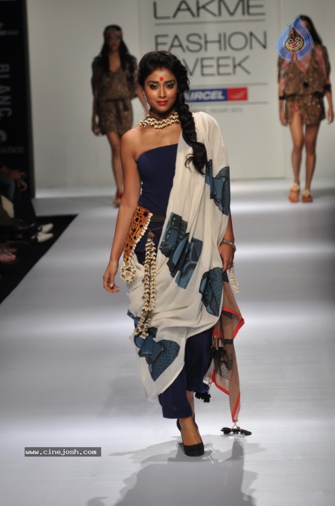 Celebs Walks the Ramp at LFW Summer Resort 2013 - 20 / 186 photos