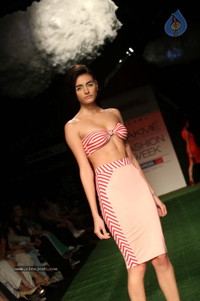 Celebs Walks the Ramp at LFW Summer Resort 2013 - 21 / 186 photos