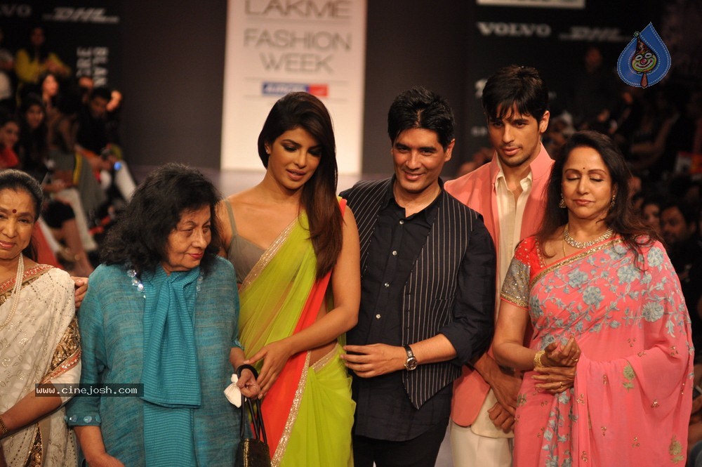 Celebs Walks the Ramp at LFW Summer Resort 2013 - 24 / 186 photos