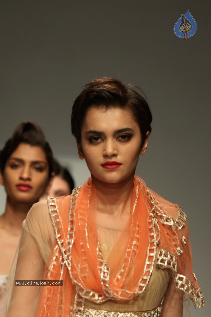 Celebs Walks the Ramp at LFW Summer Resort 2013 - 41 / 186 photos