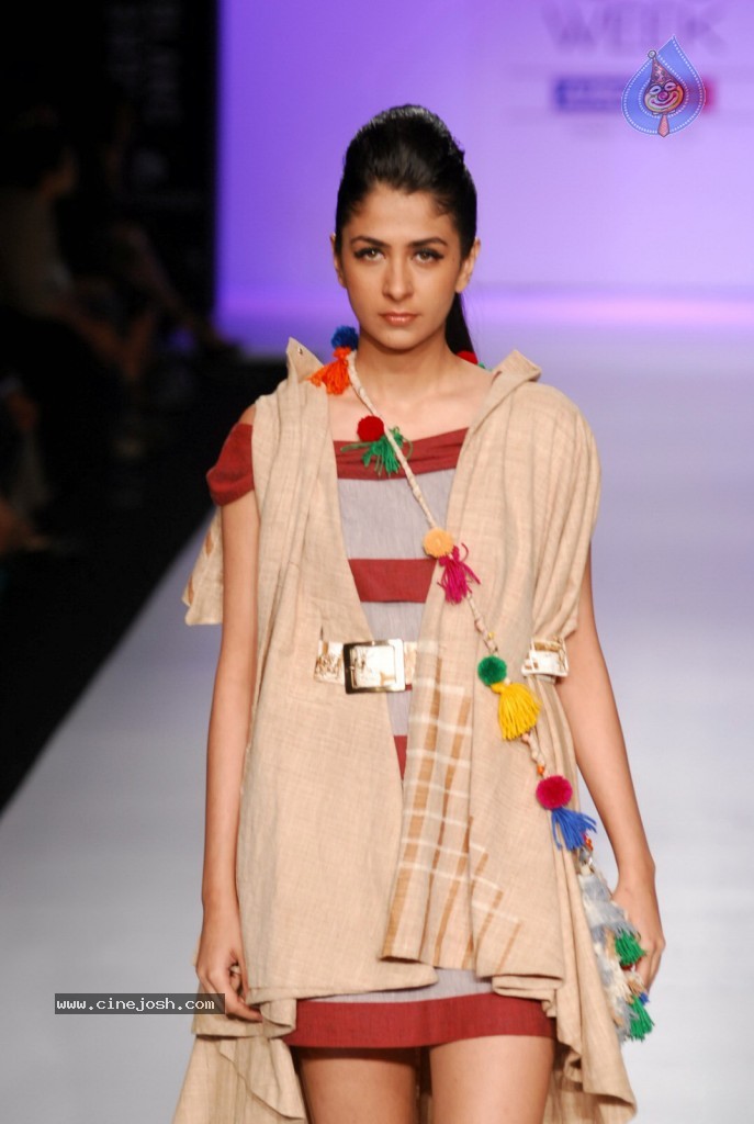 Celebs Walks the Ramp at LFW Summer Resort 2013 - 52 / 186 photos