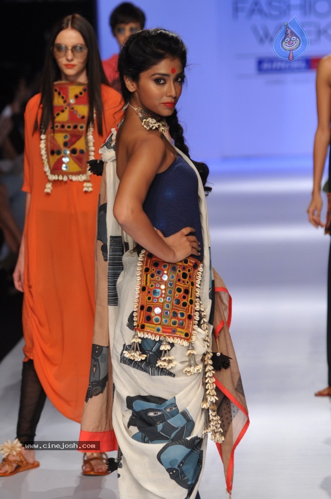 Celebs Walks the Ramp at LFW Summer Resort 2013 - 76 / 186 photos