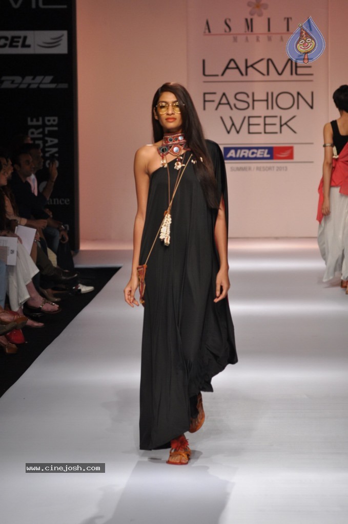 Celebs Walks the Ramp at LFW Summer Resort 2013 - 106 / 186 photos