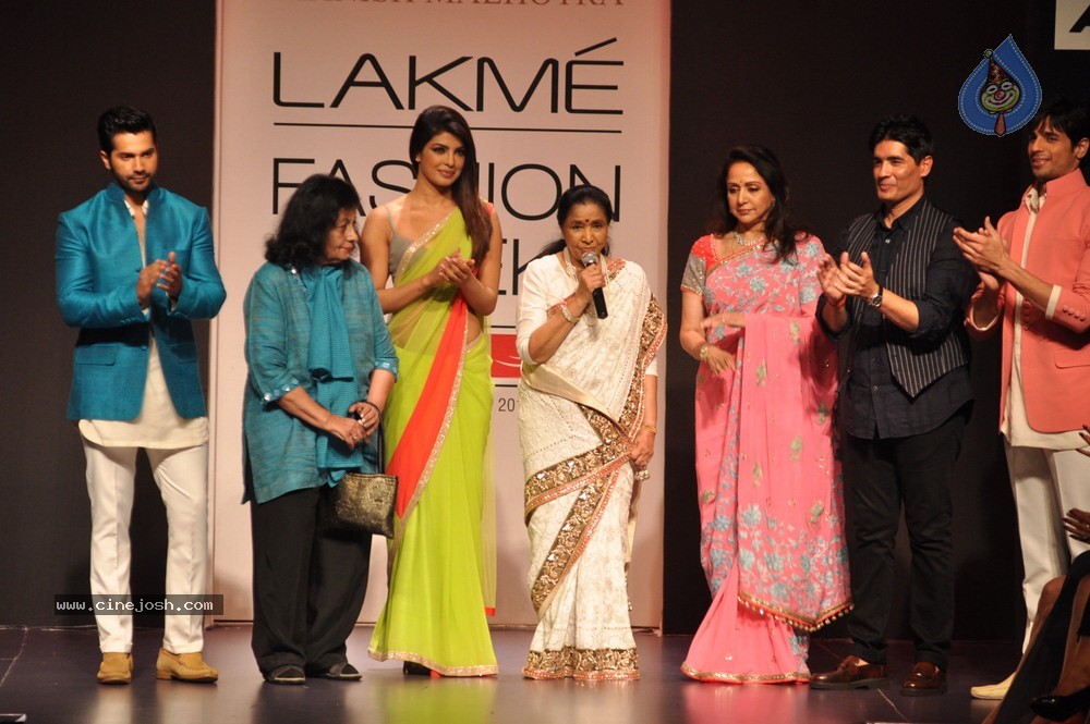 Celebs Walks the Ramp at LFW Summer Resort 2013 - 116 / 186 photos