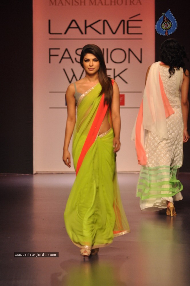 Celebs Walks the Ramp at LFW Summer Resort 2013 - 147 / 186 photos